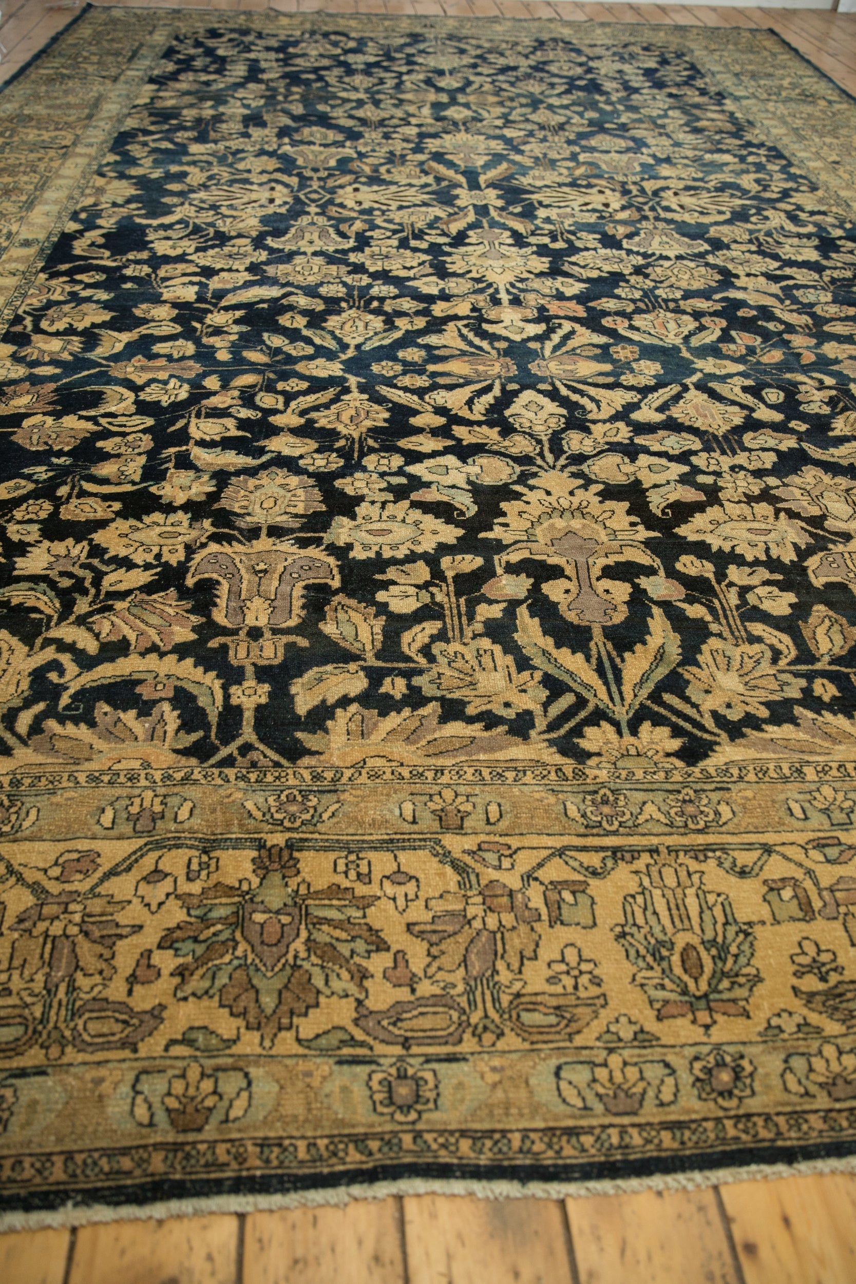 Corner and border detail