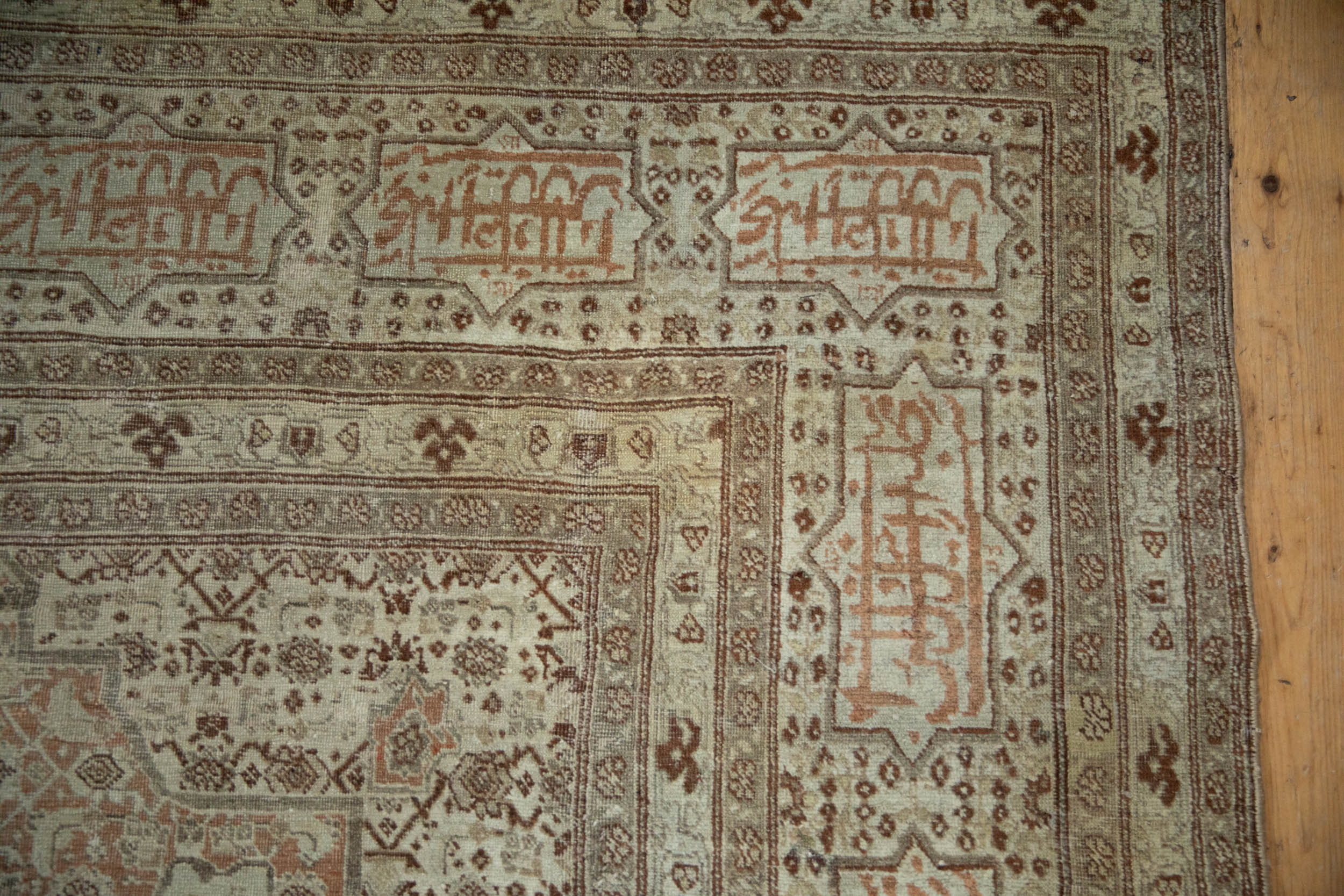 Corner and border detail