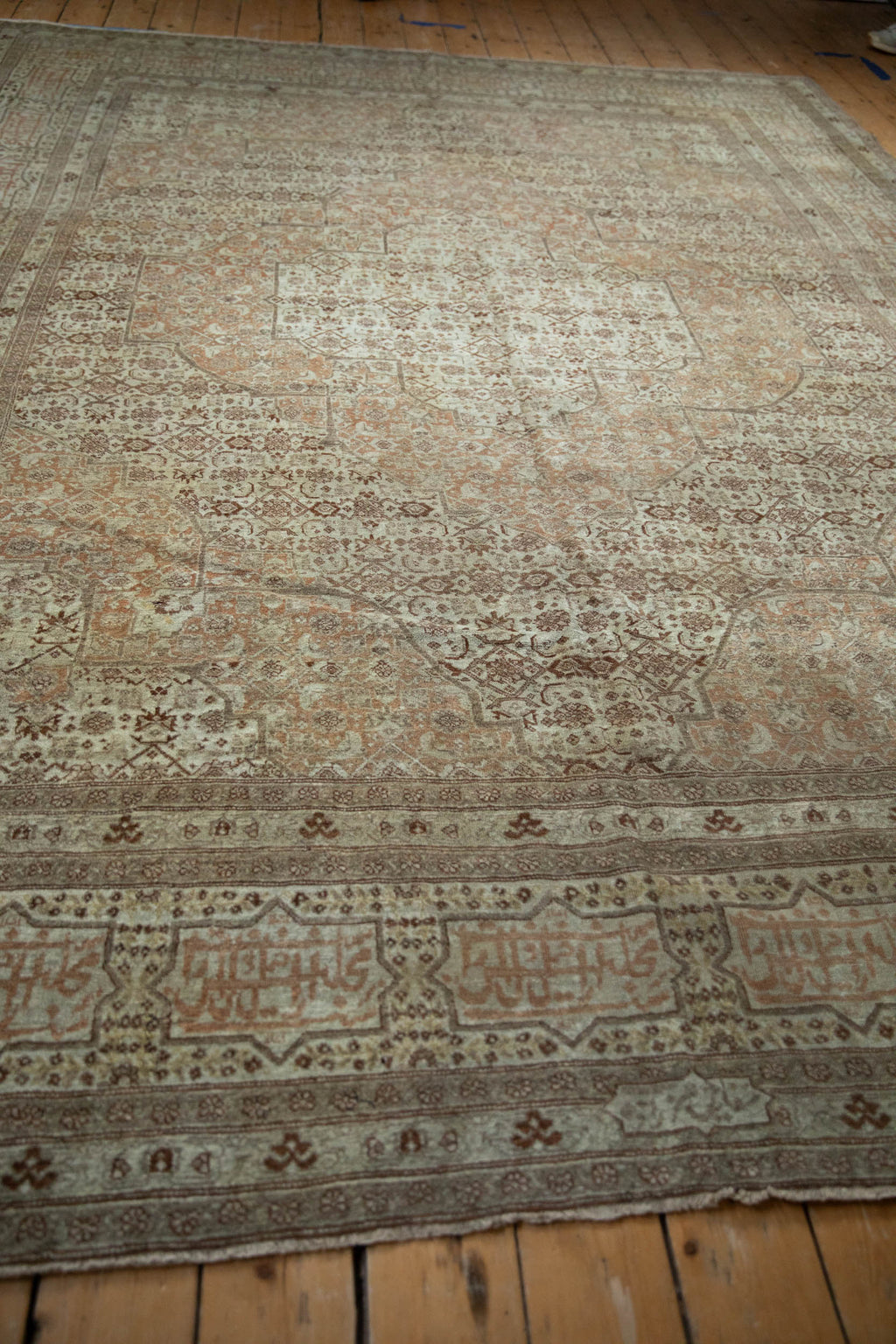 Edge and natural wear detail