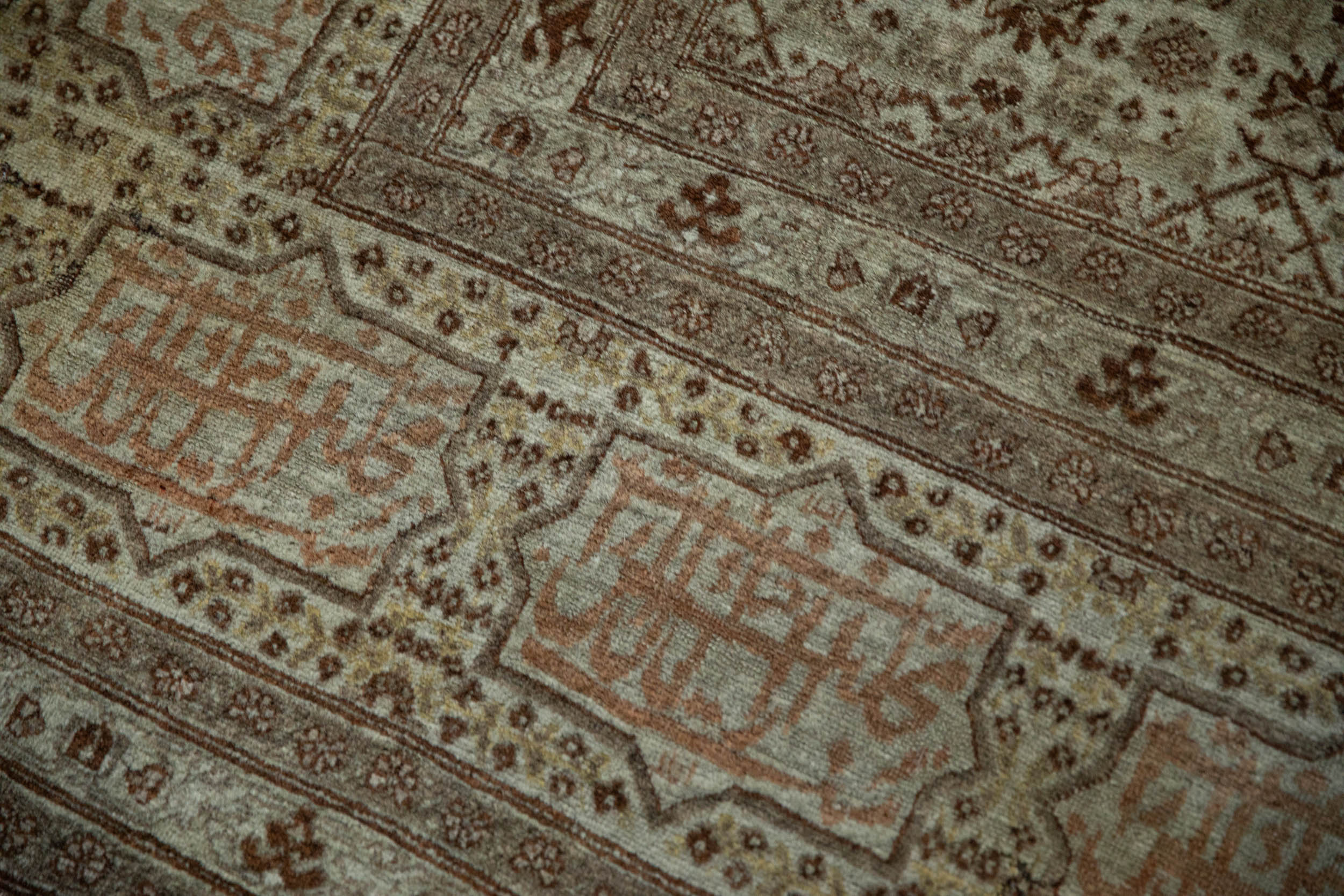 Full overhead view of Tabriz carpet 9.5x12