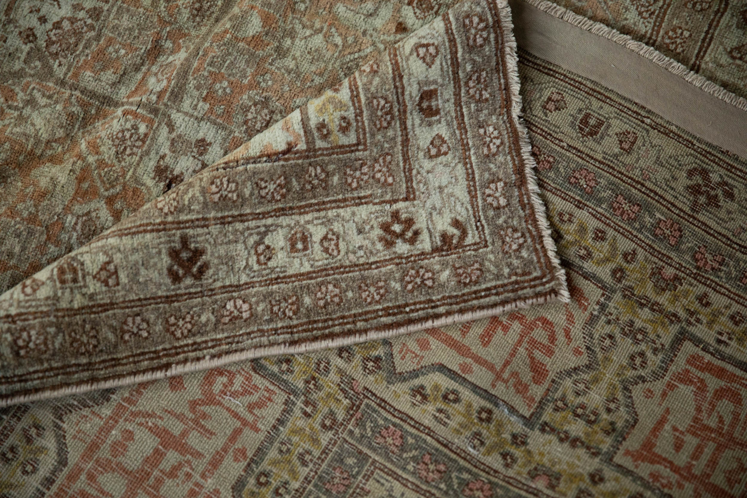 Corner and border detail