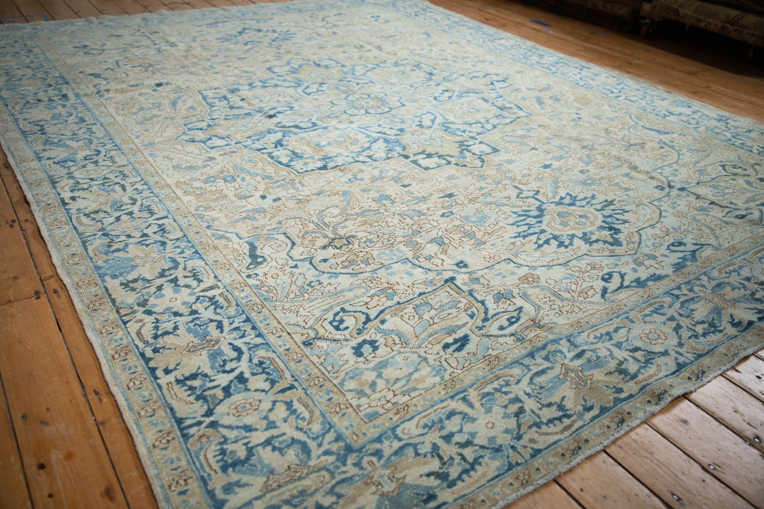 Corner and border detail