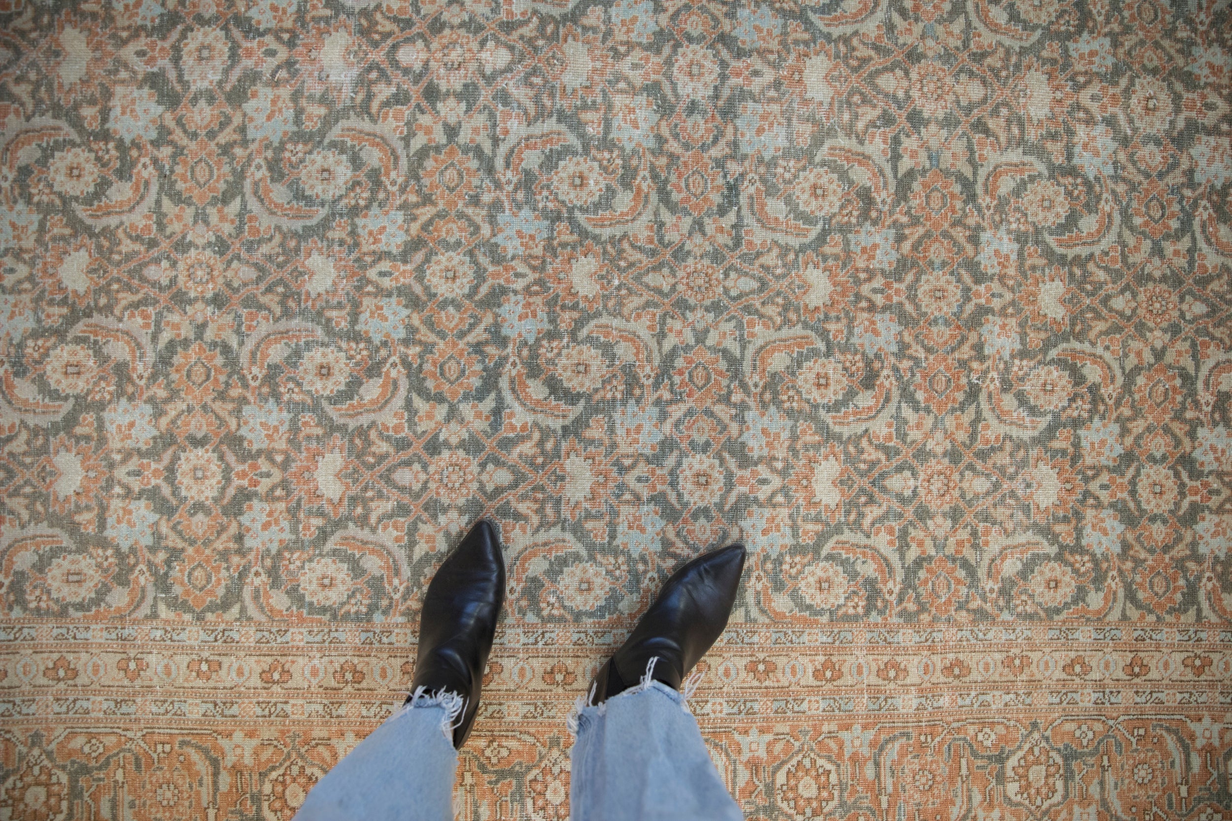 Full overhead view of Tabriz carpet 7.5x11