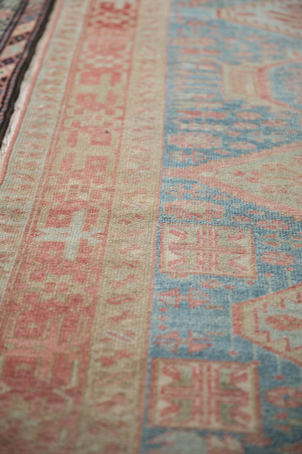 Full overhead view of Karaja runner 3.5x15