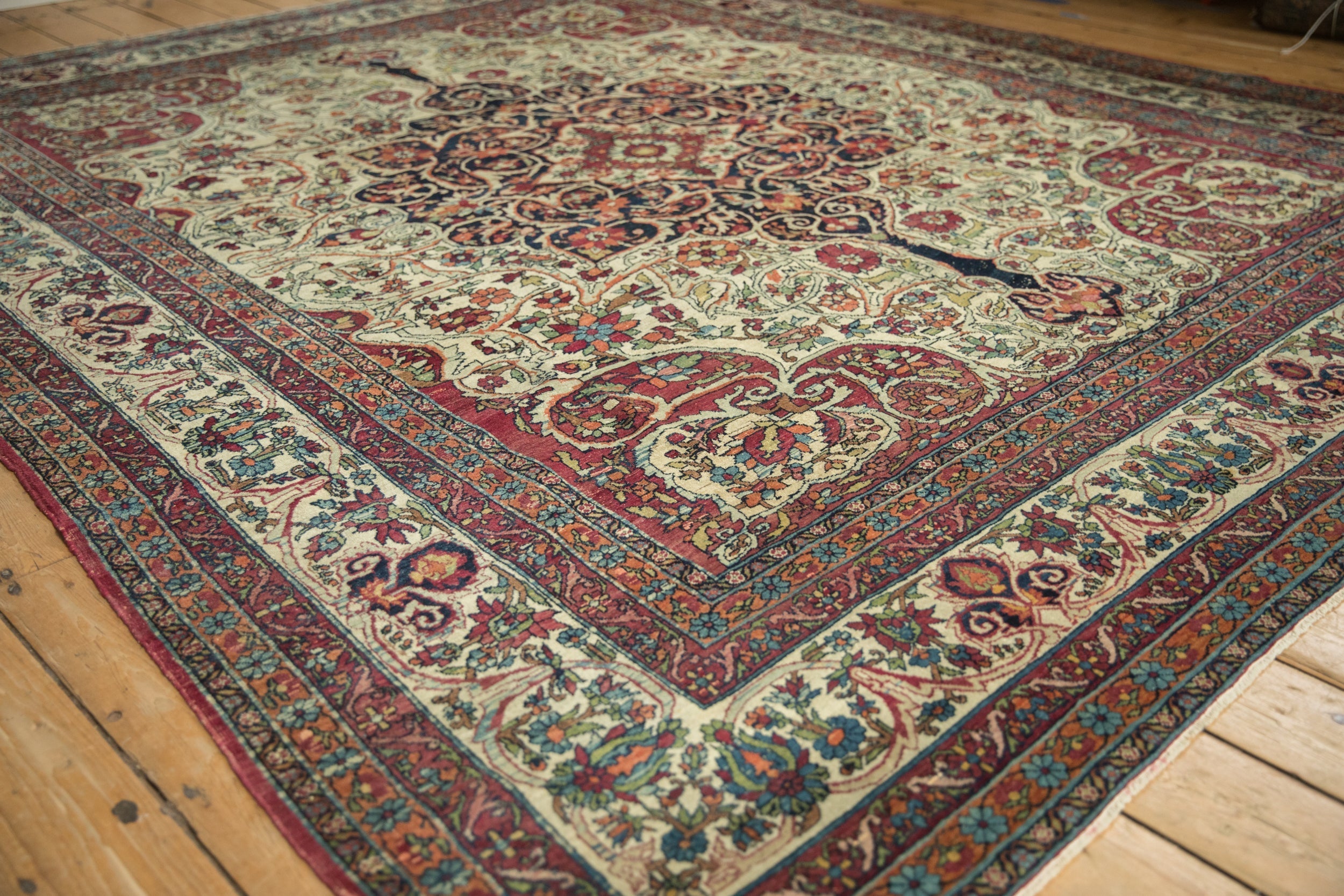 Corner and border detail