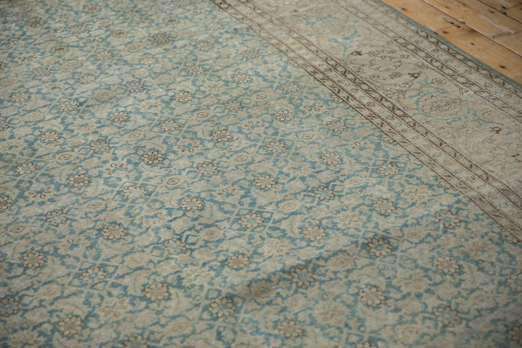 Edge and natural wear detail
