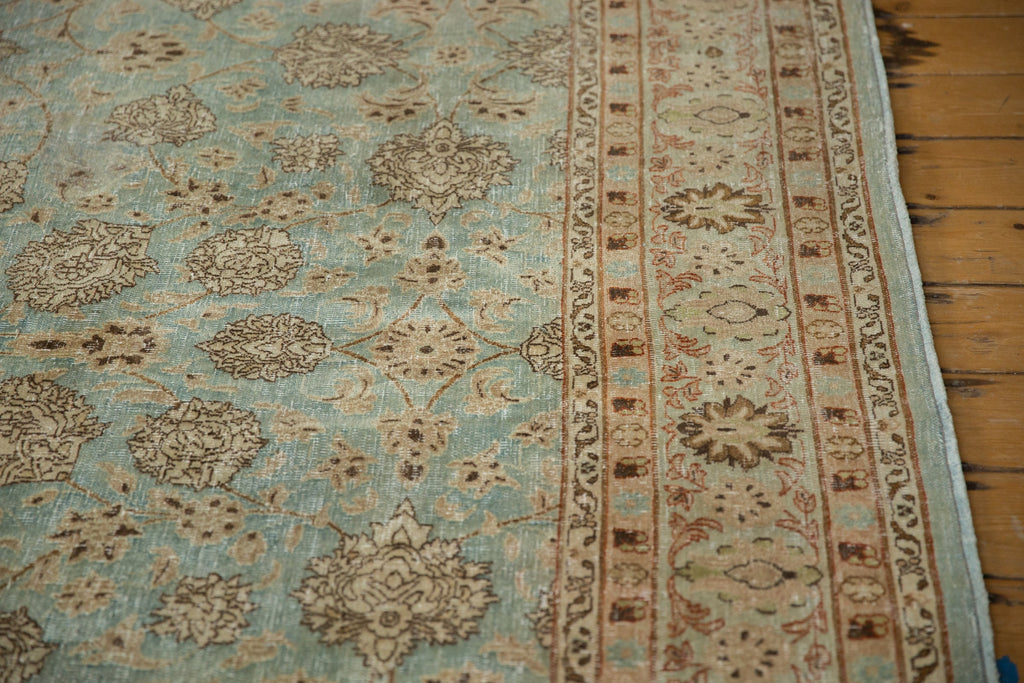 Edge and natural wear detail