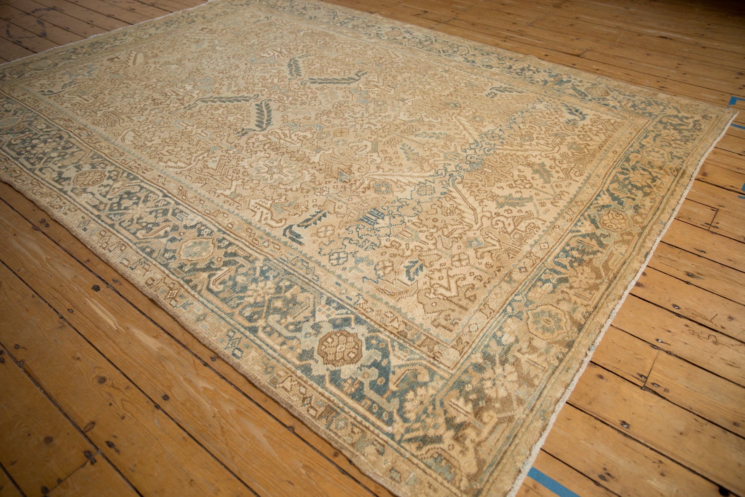 Corner and border detail