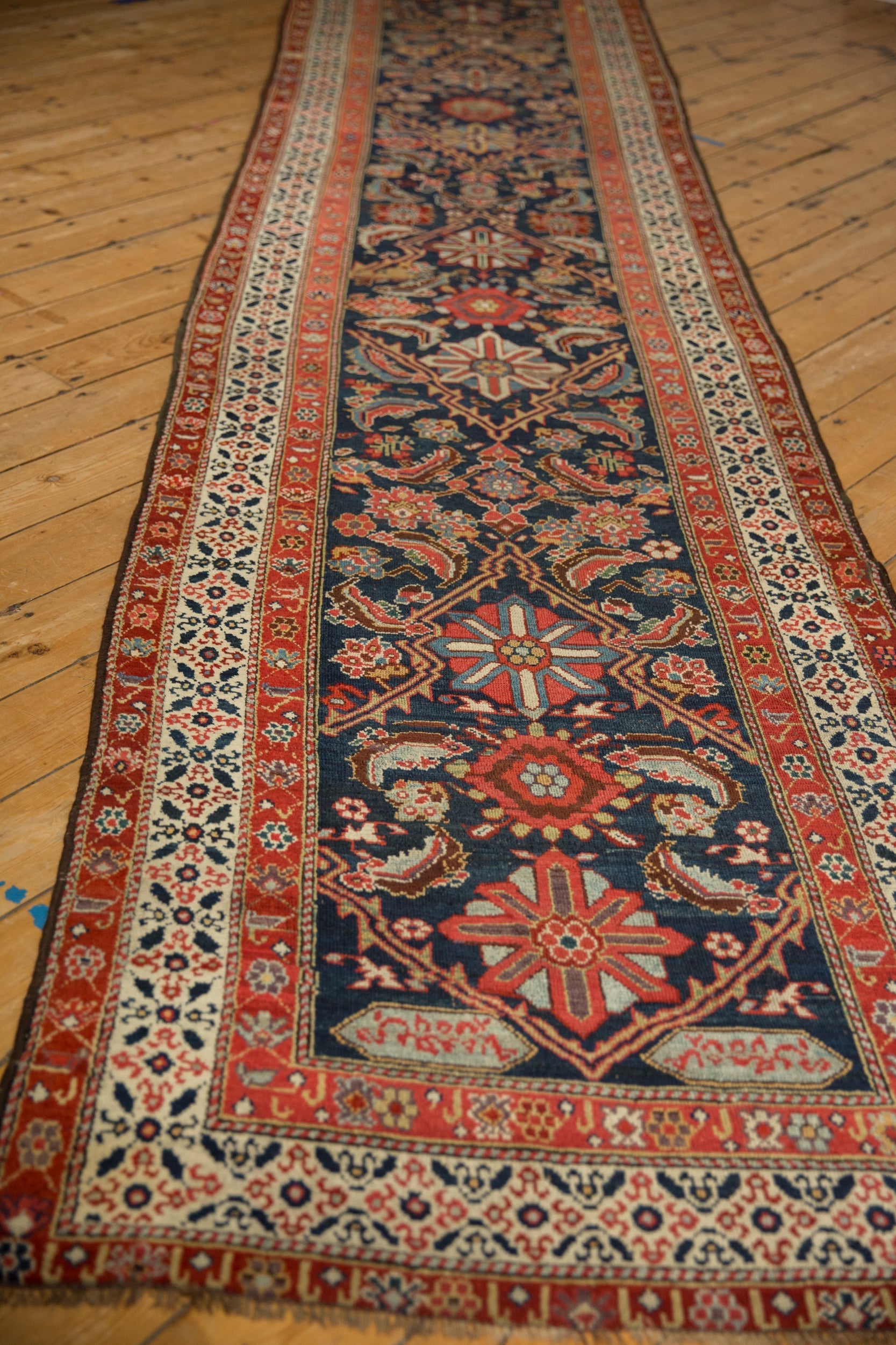 Corner and border detail