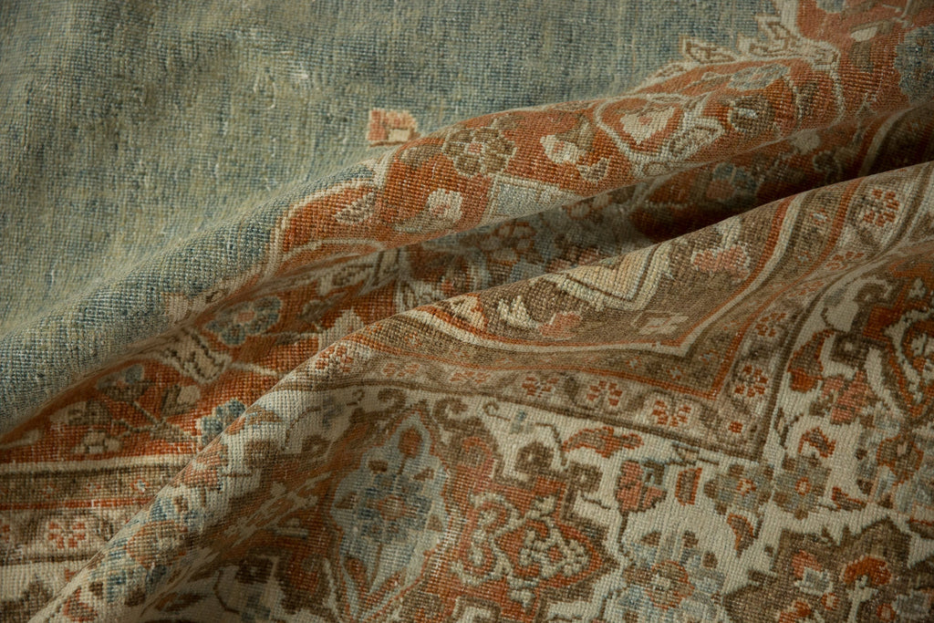 Edge and natural wear detail