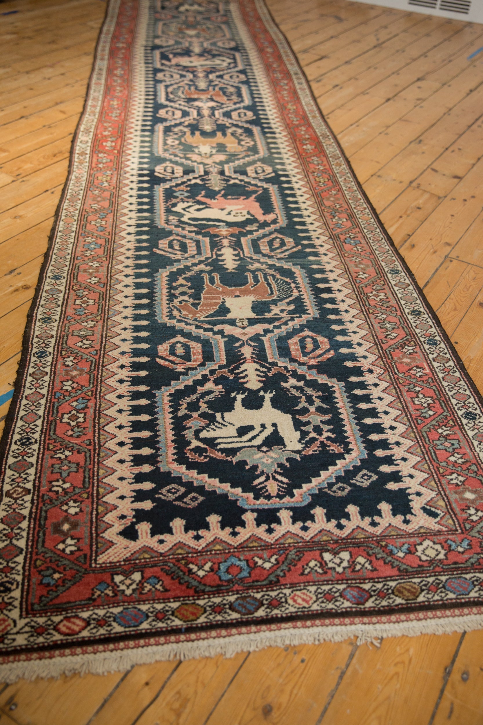 Corner and border detail