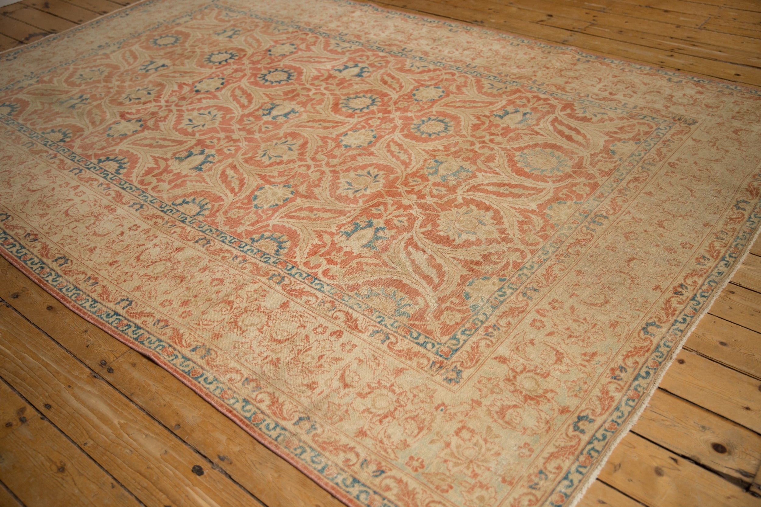 Corner and border detail