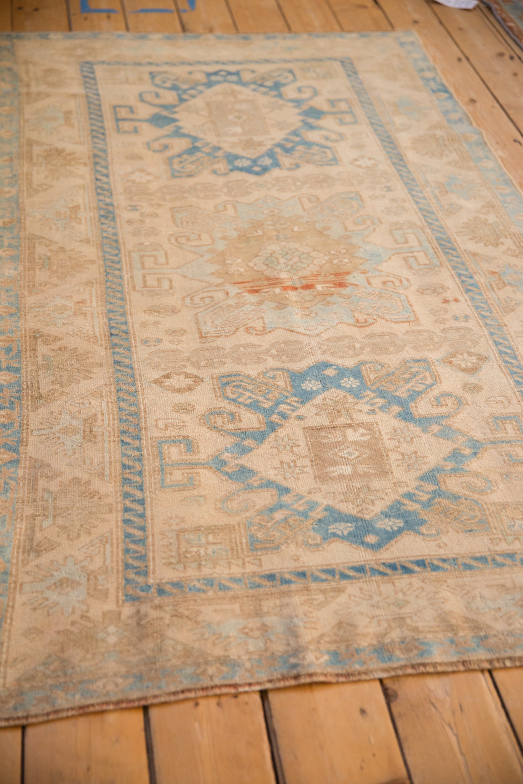 Corner and border detail