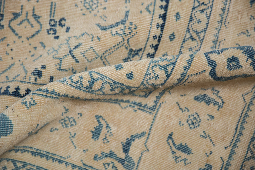 Edge and natural wear detail