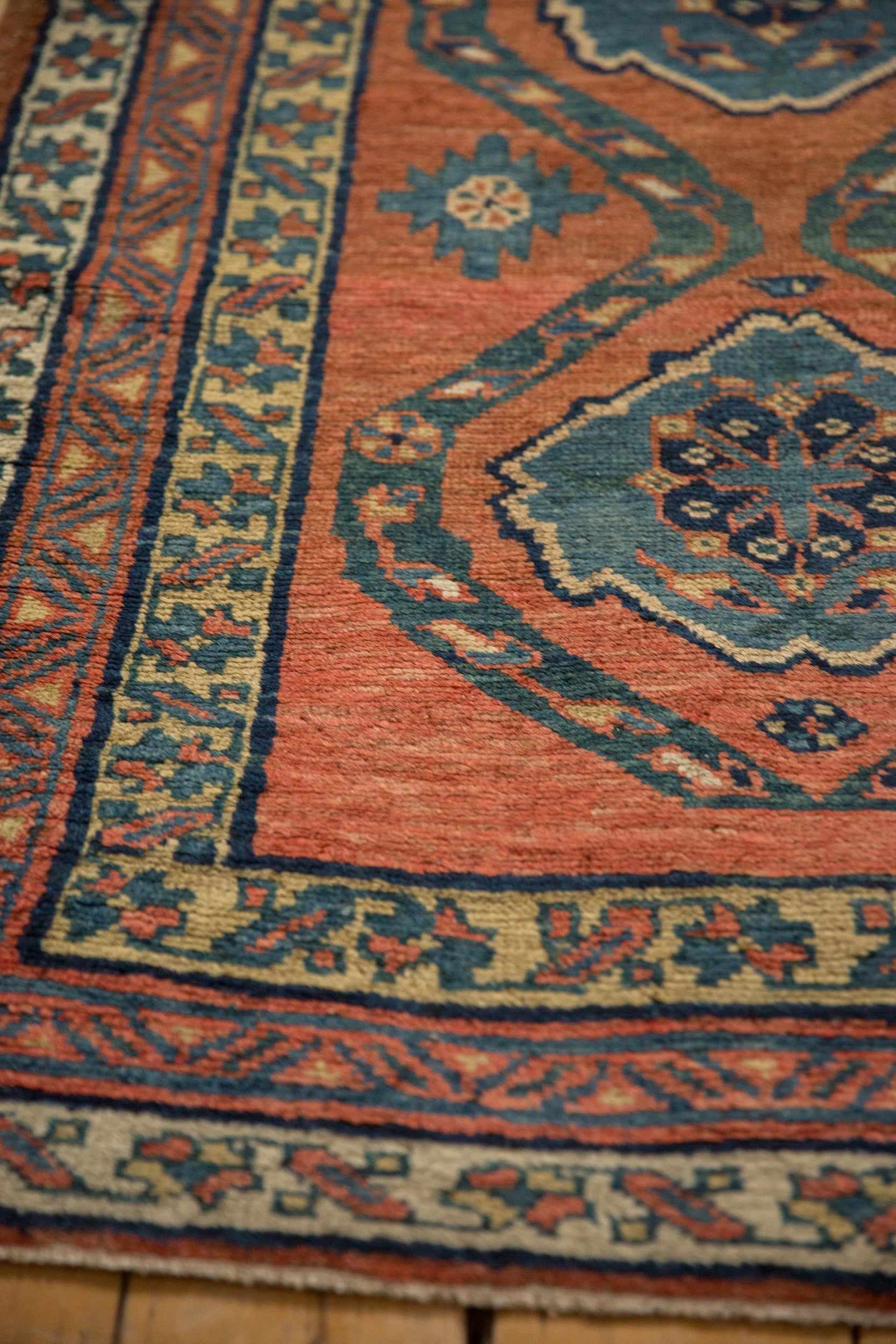 Edge and natural wear detail