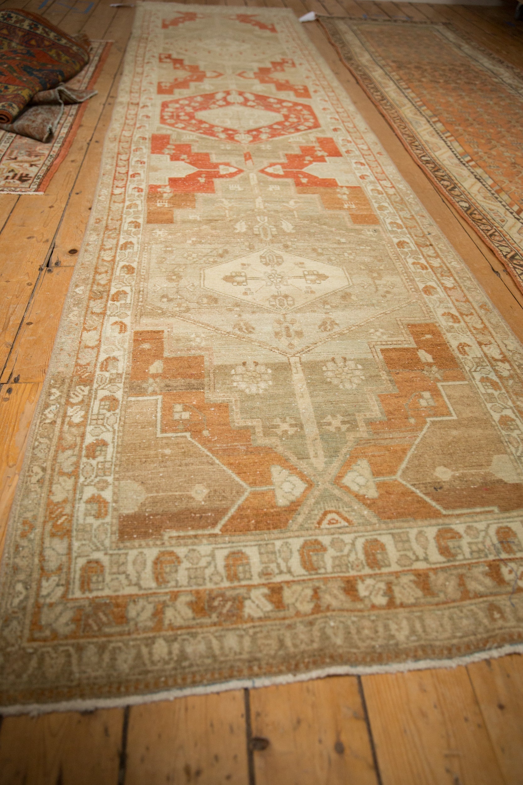 Corner and border detail