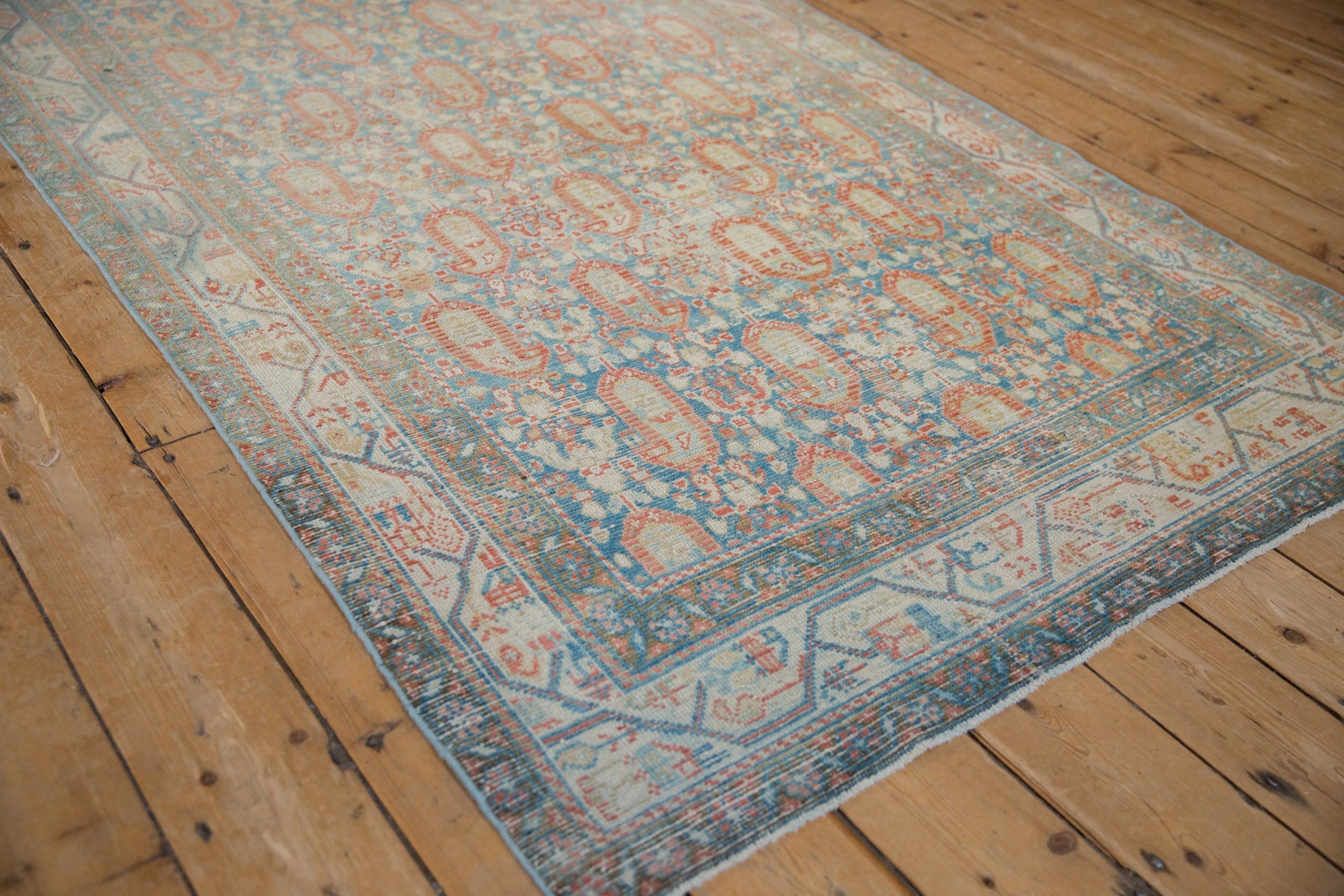 Corner and border detail
