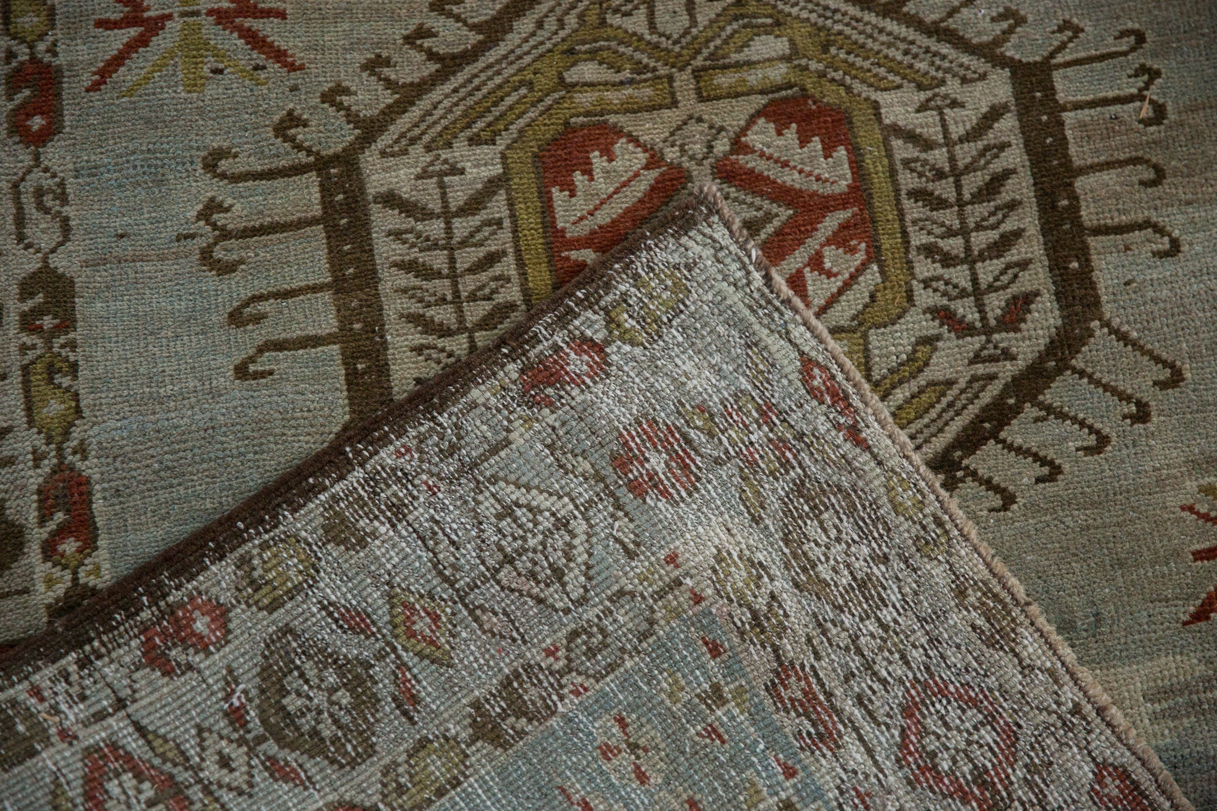 Full overhead view of Karaja runner 3.5x17