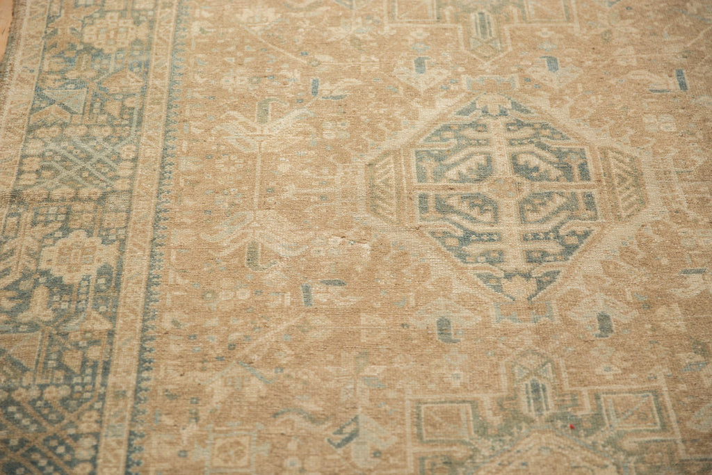 Edge and natural wear detail