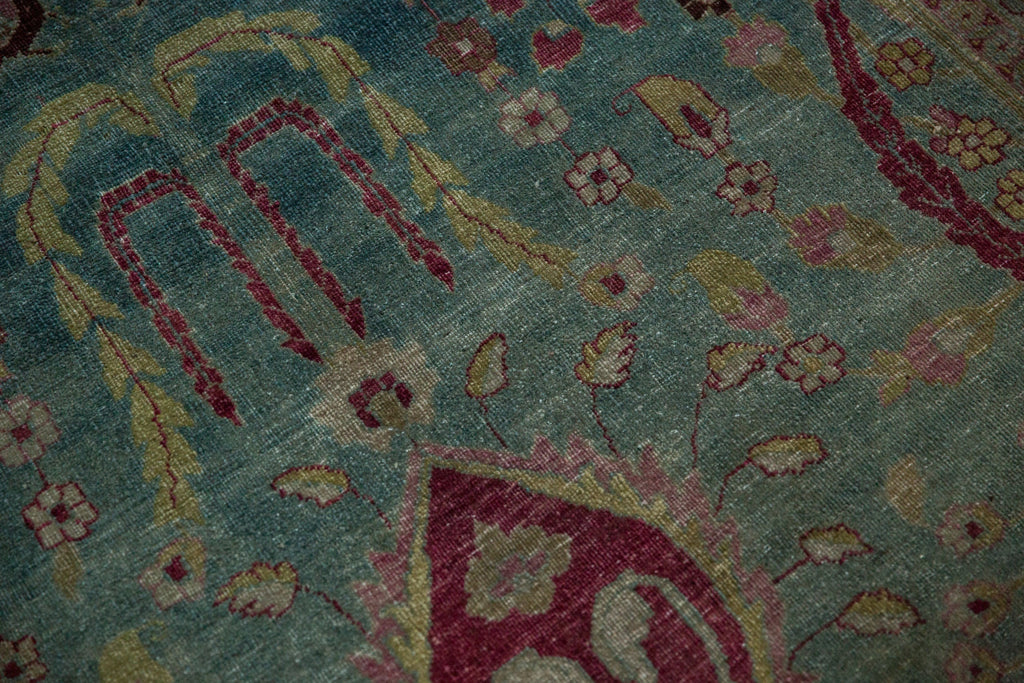 Edge and natural wear detail