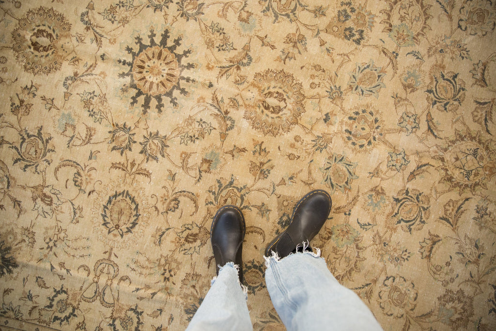 Full overhead view of Kashan carpet 8.5x11.5