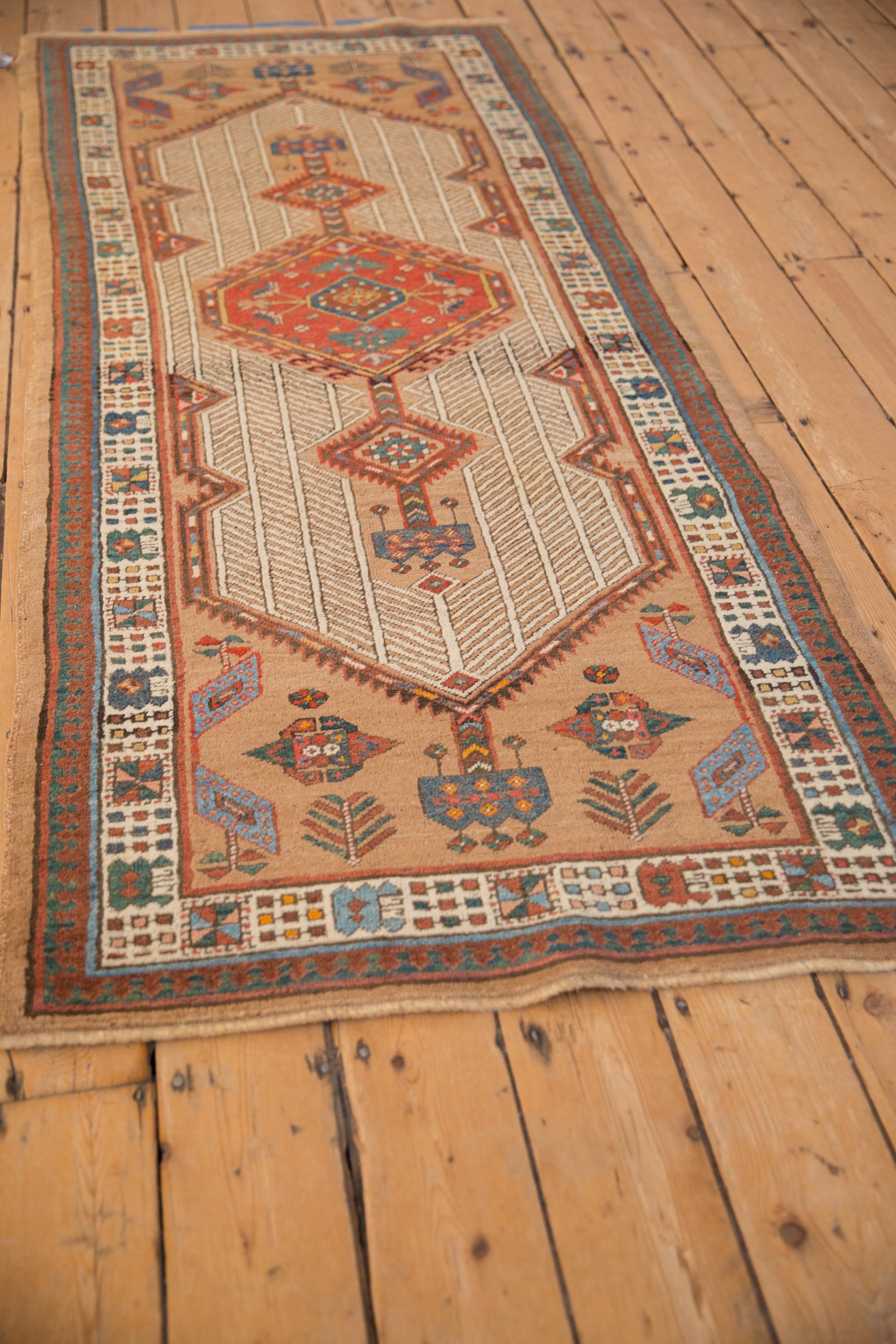Corner and border detail