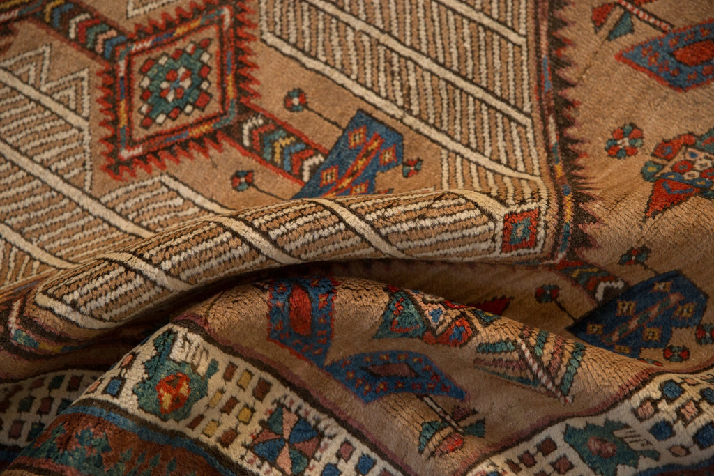 Edge and natural wear detail