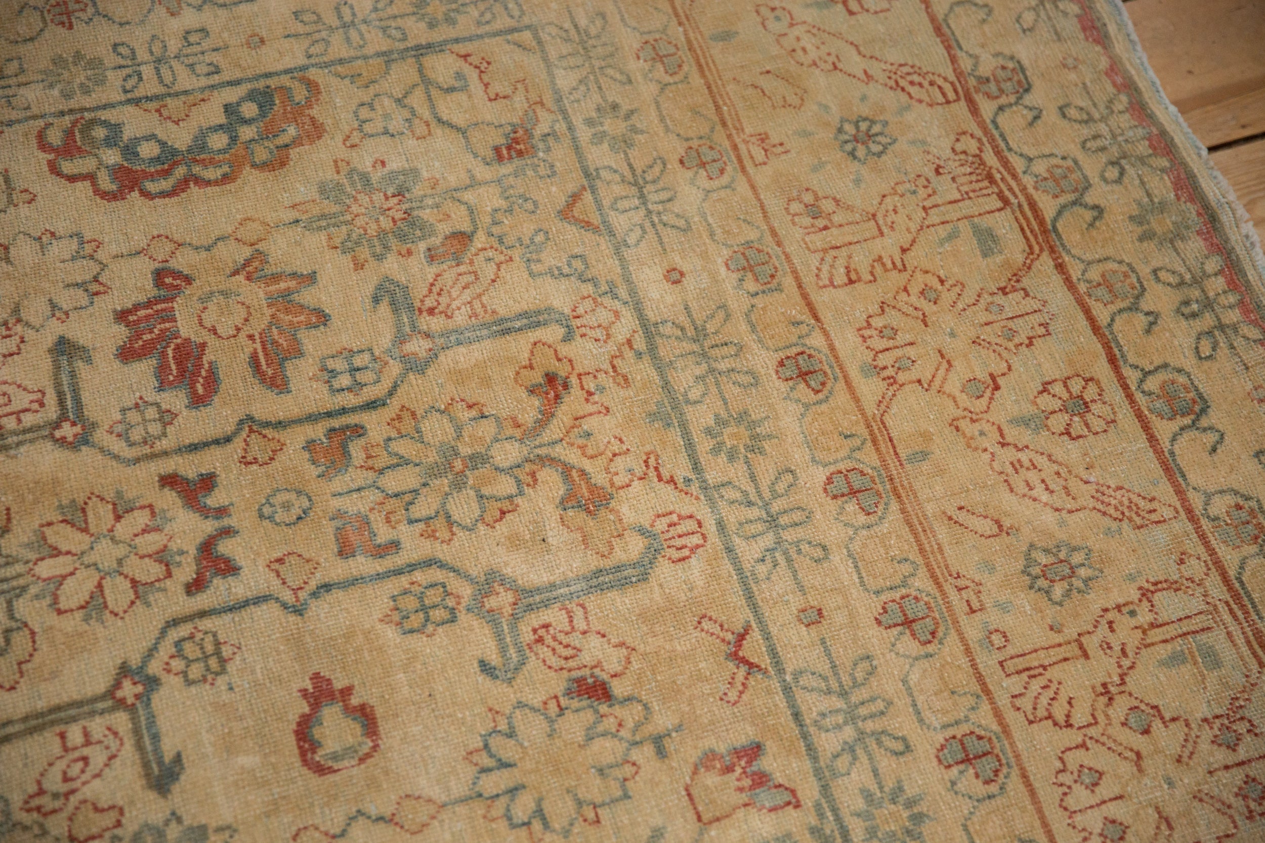 Corner and border detail