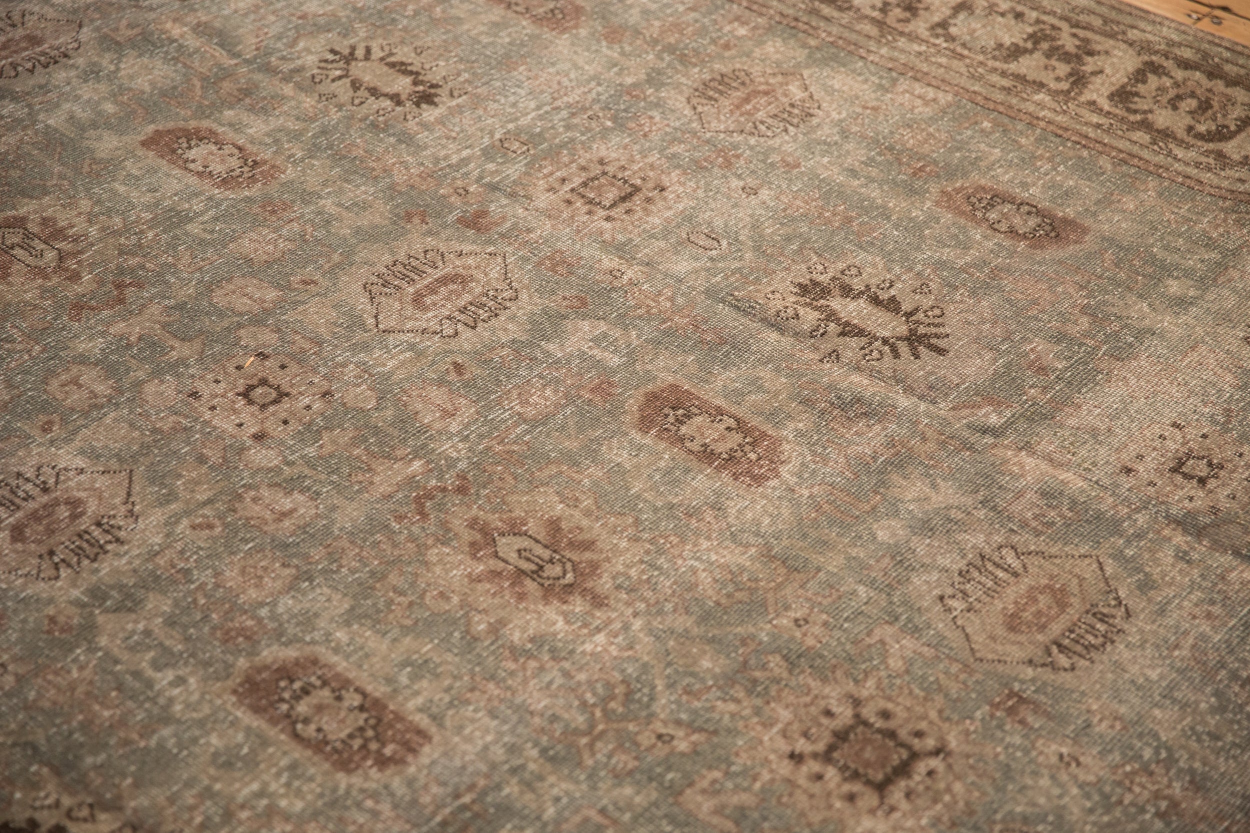 Edge and natural wear detail