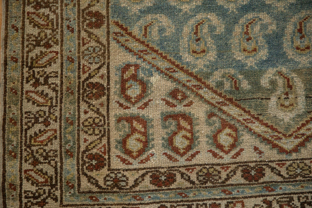 Edge and natural wear detail