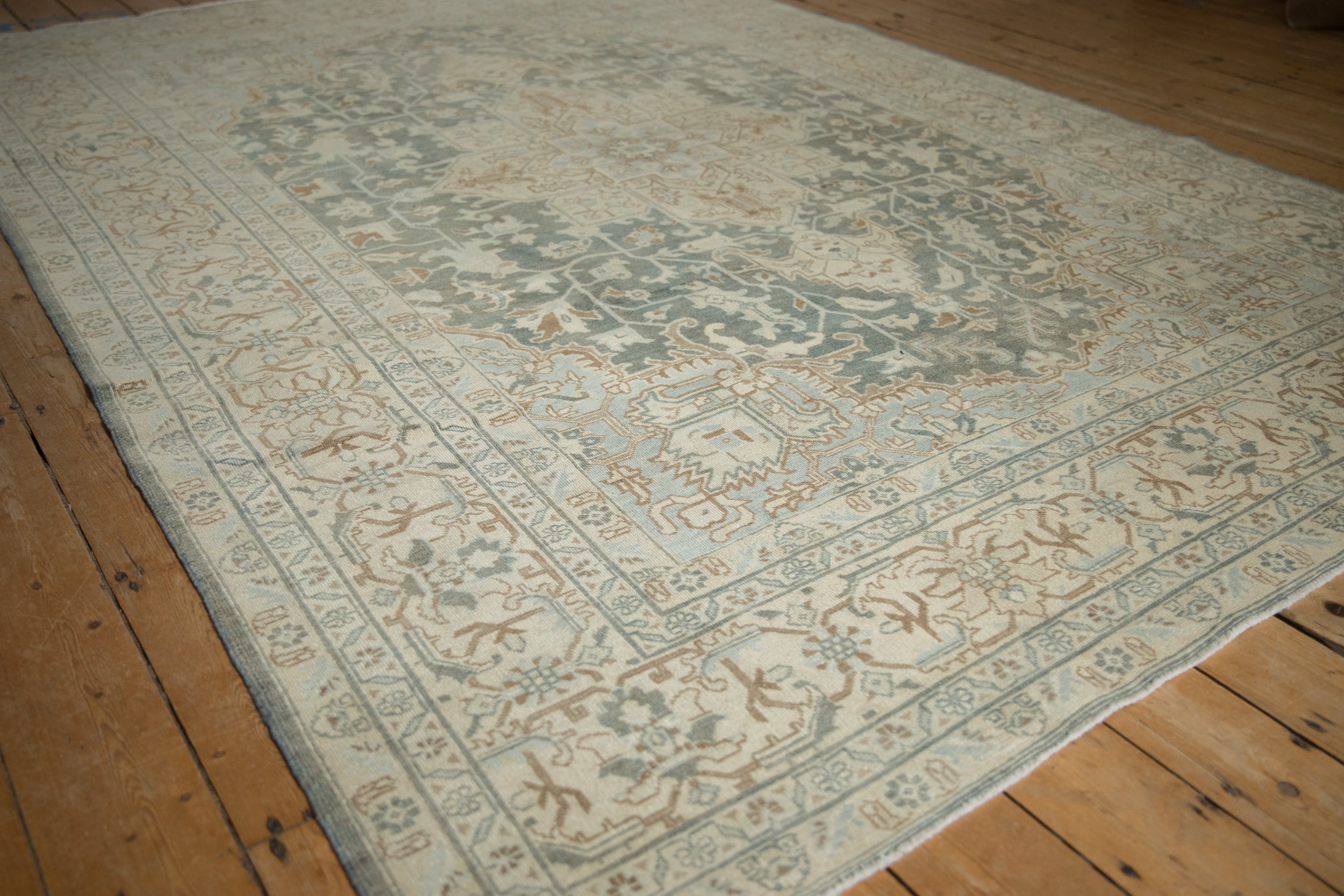 Corner and border detail