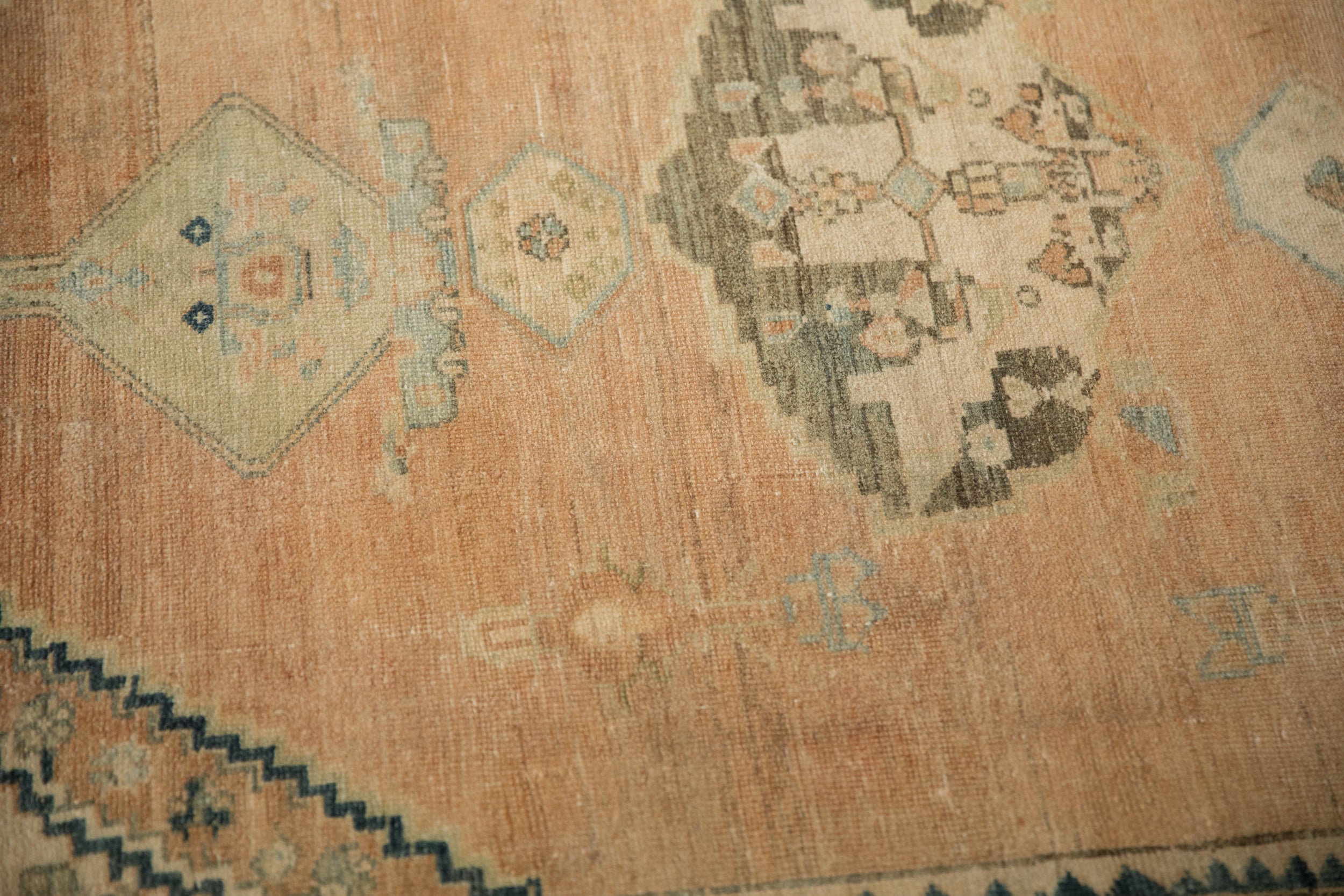 Selvage and fringe edge detail