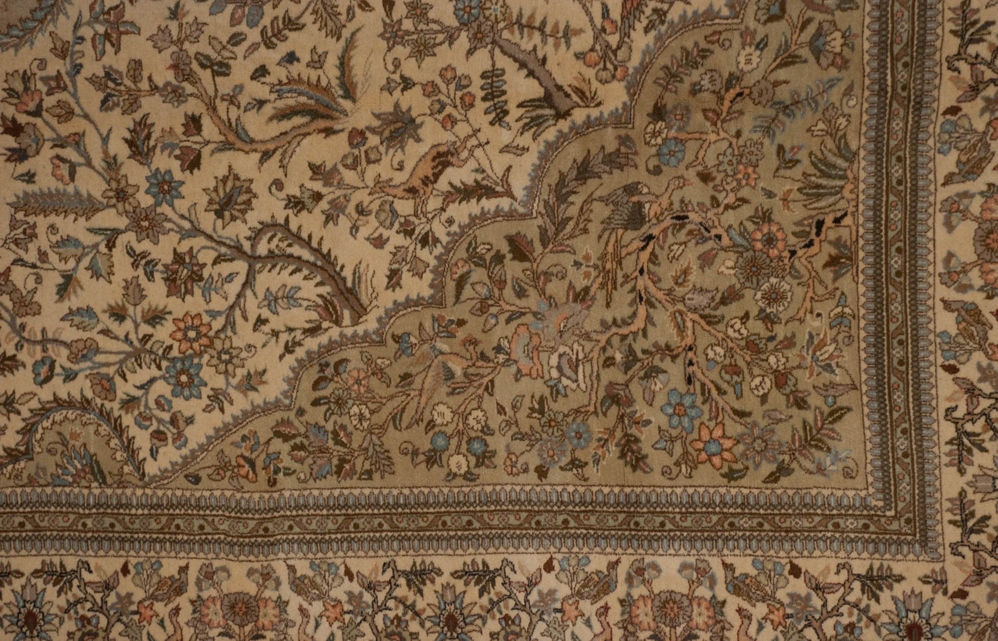 Corner and border detail