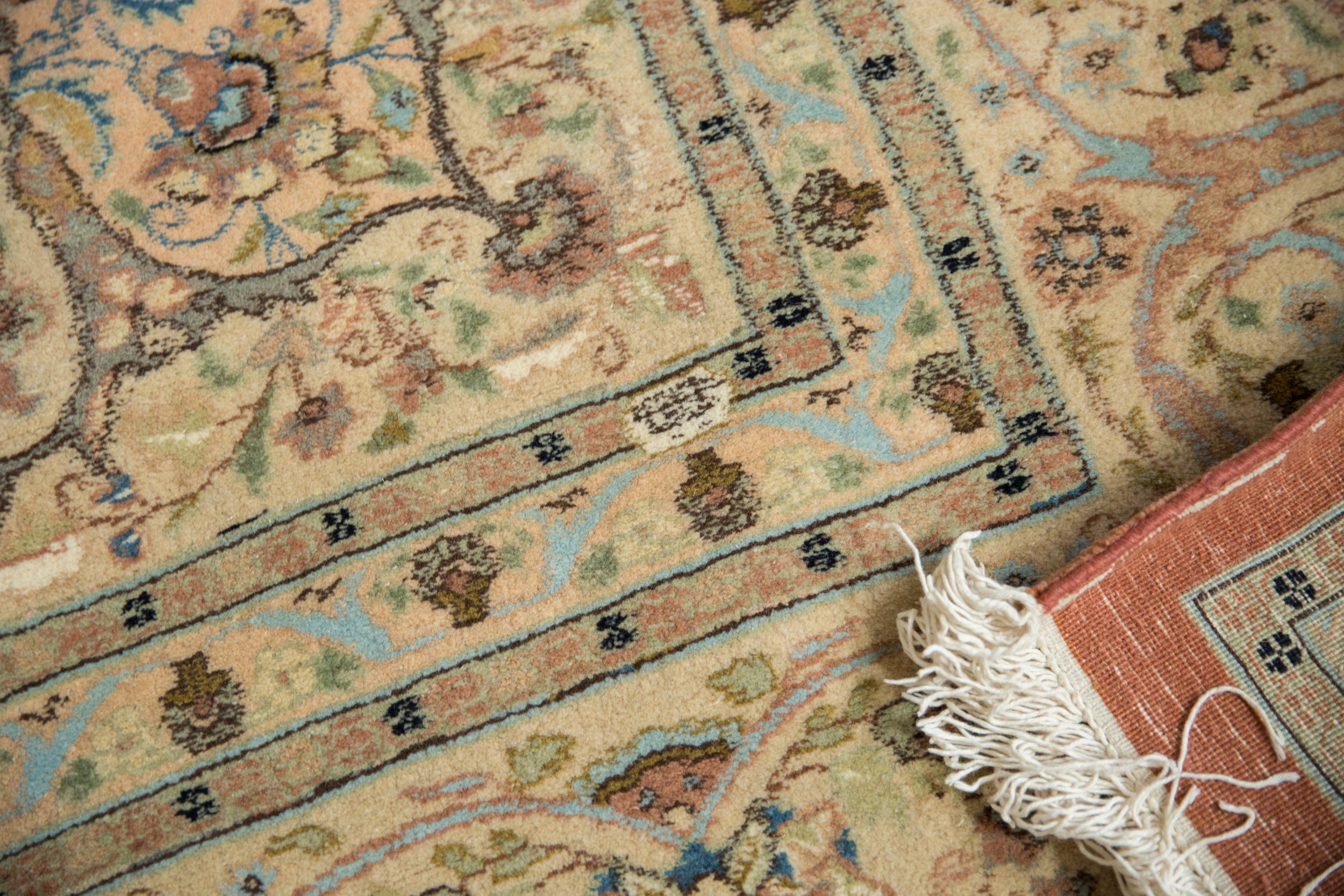 Corner and border detail