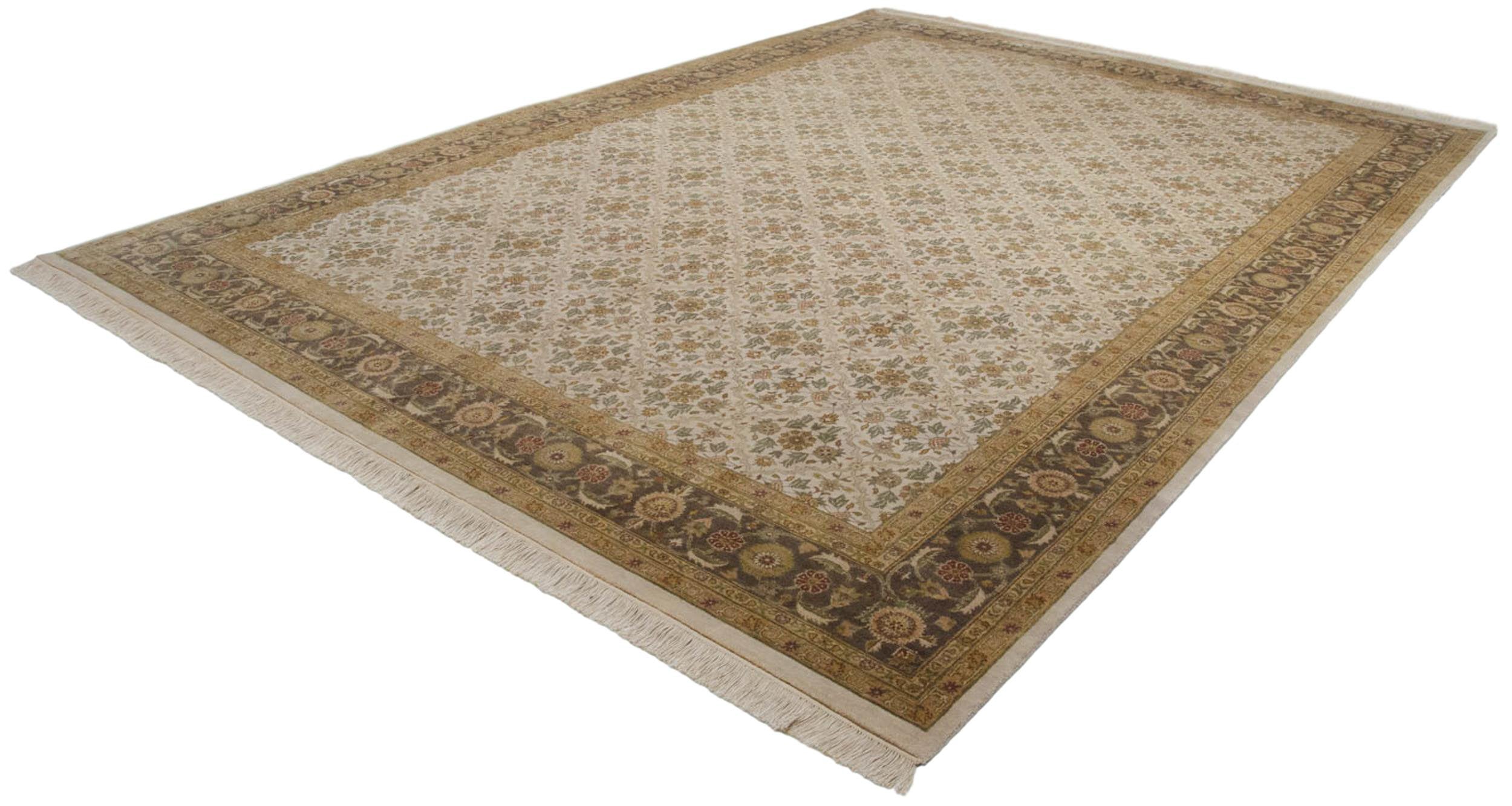 Full overhead view of Agra carpet 10x14