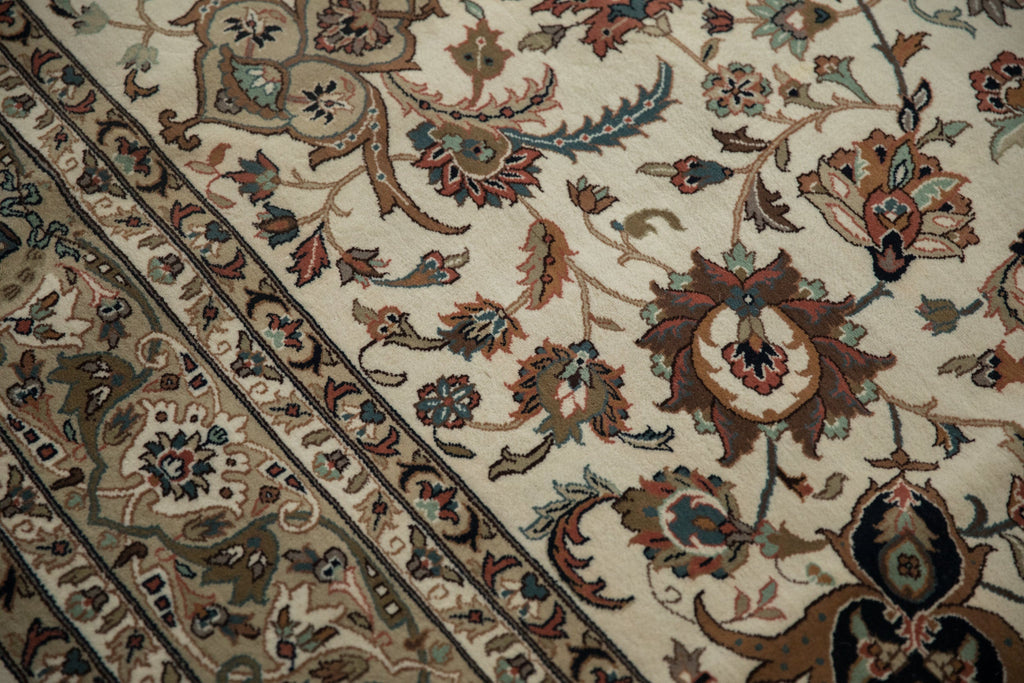 Edge and natural wear detail