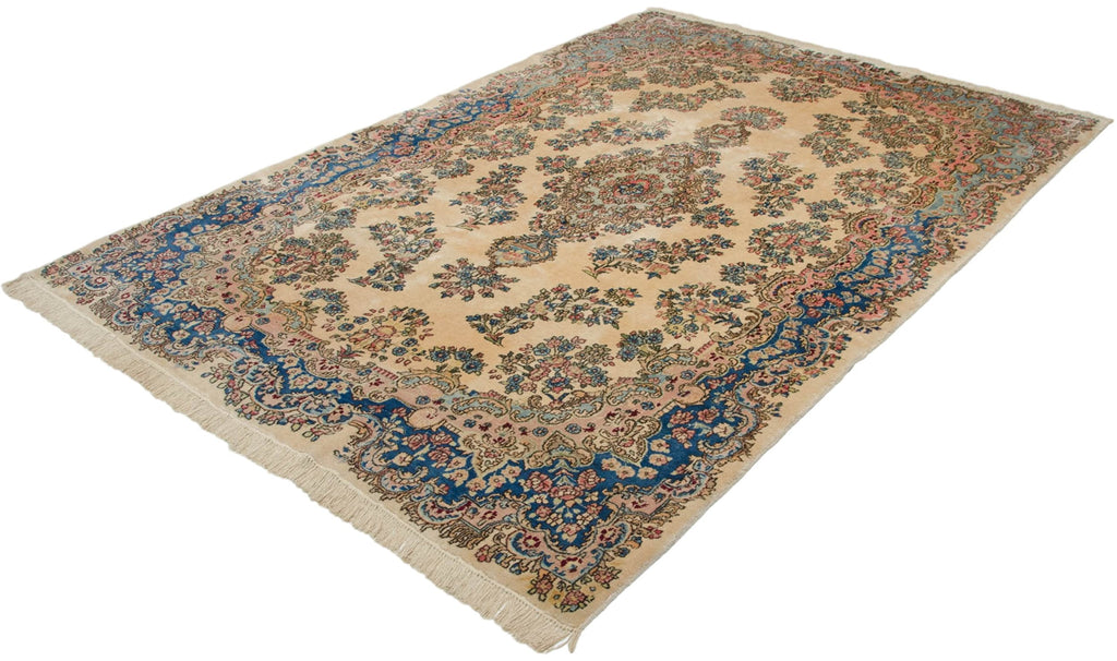 Full overhead view of Kerman carpet 6x9