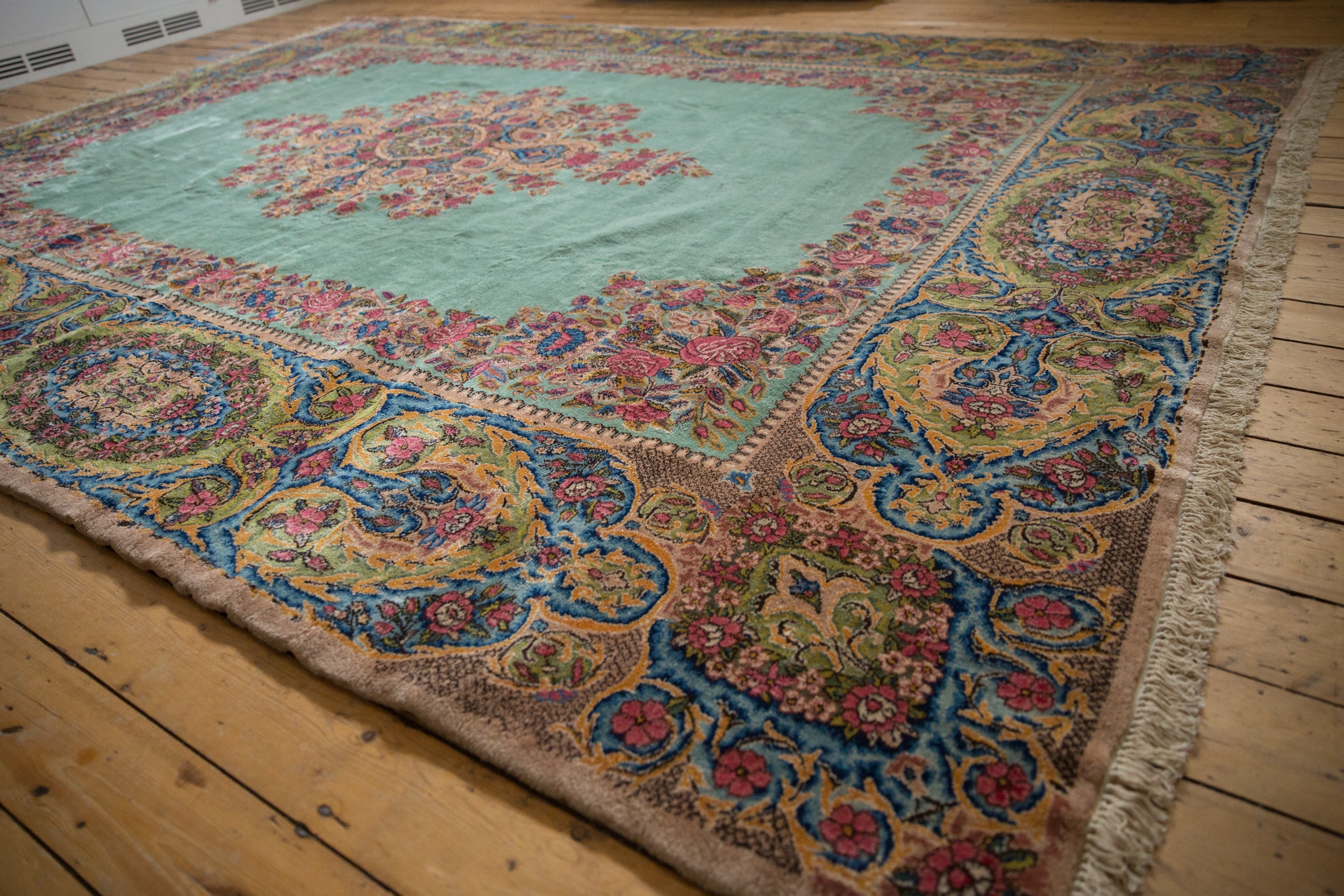 Corner and border detail