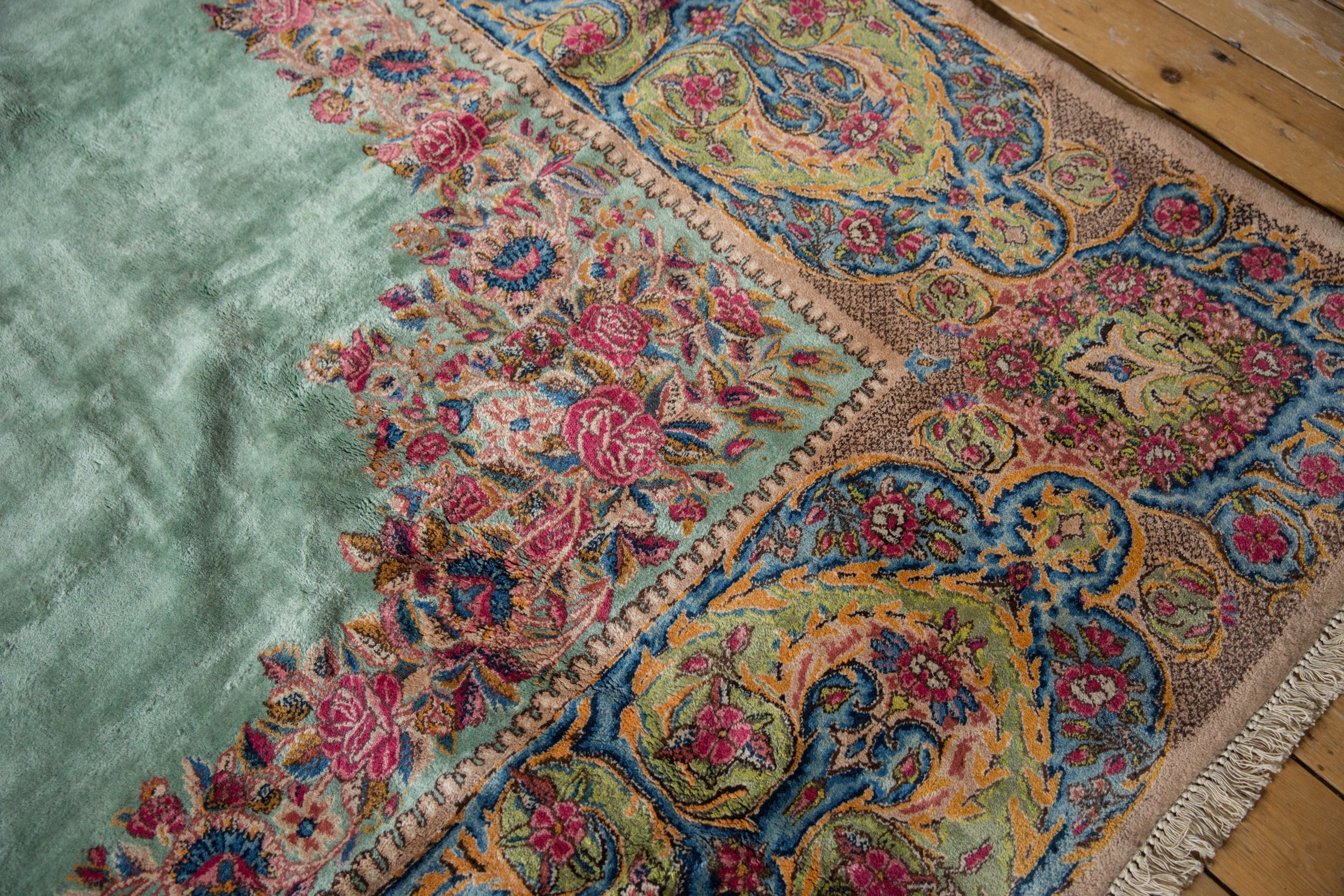 Edge and natural wear detail
