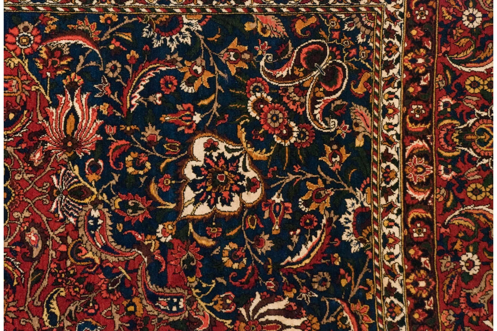 Edge and natural wear detail