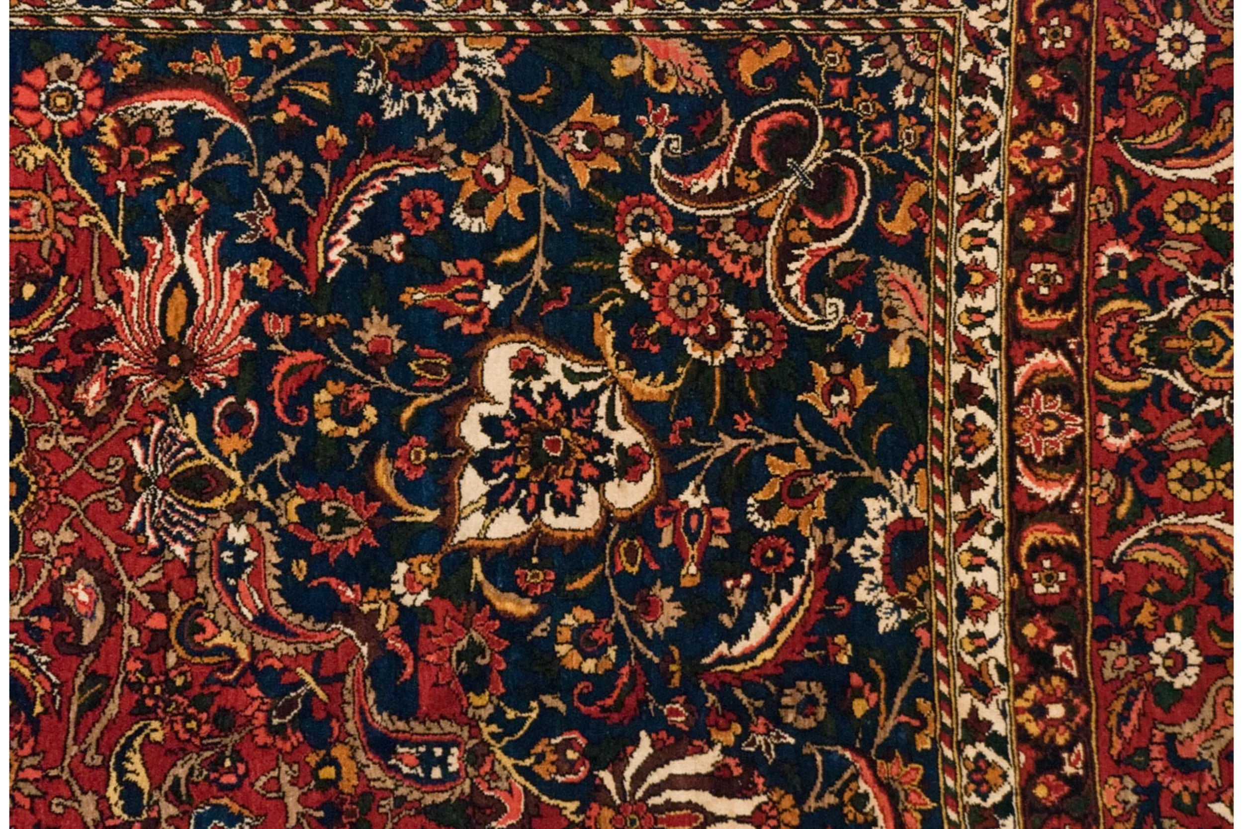 Edge and natural wear detail