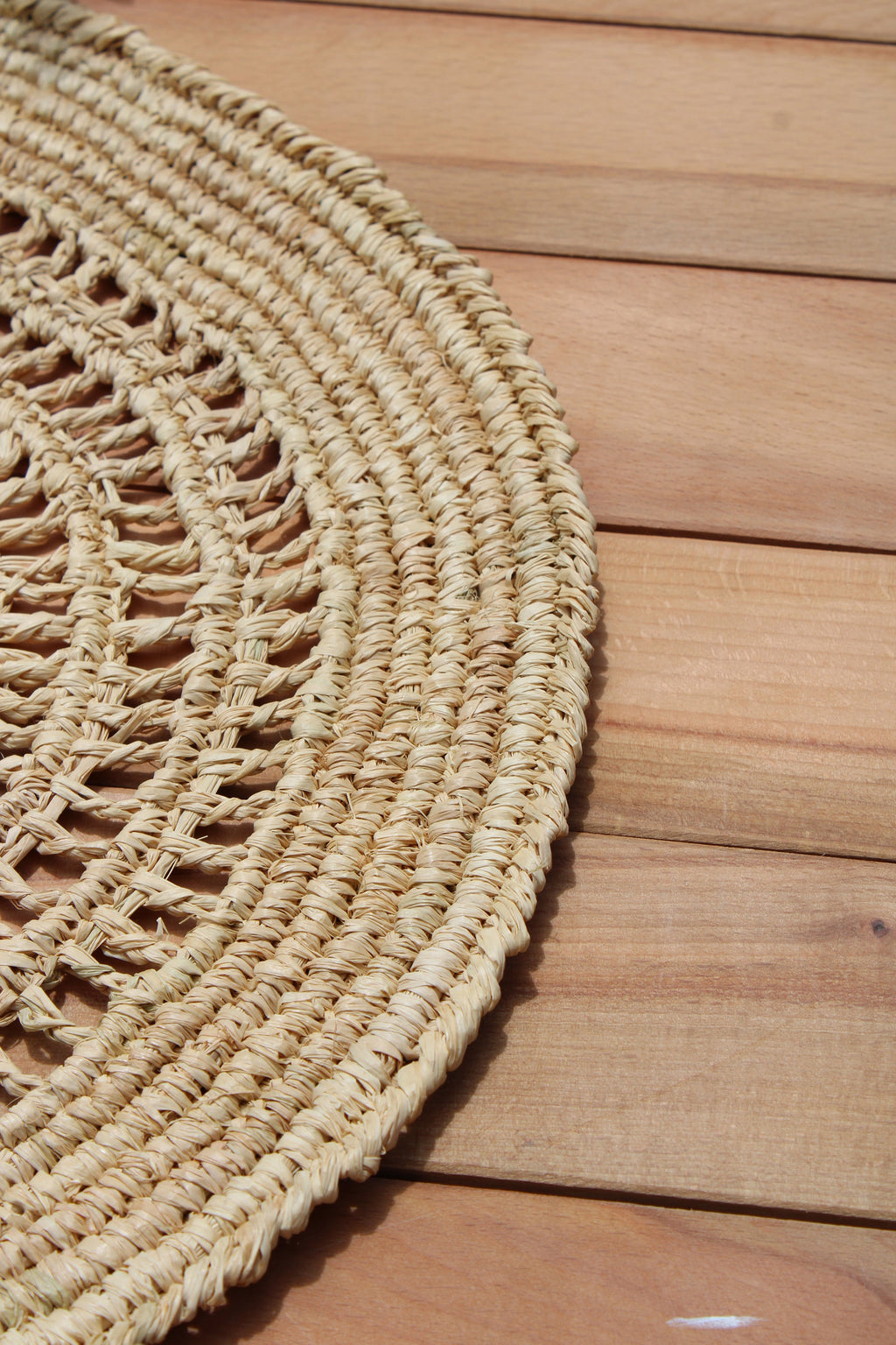 Tous Les Jours Raffia Placemat, Woven crochet tabletop