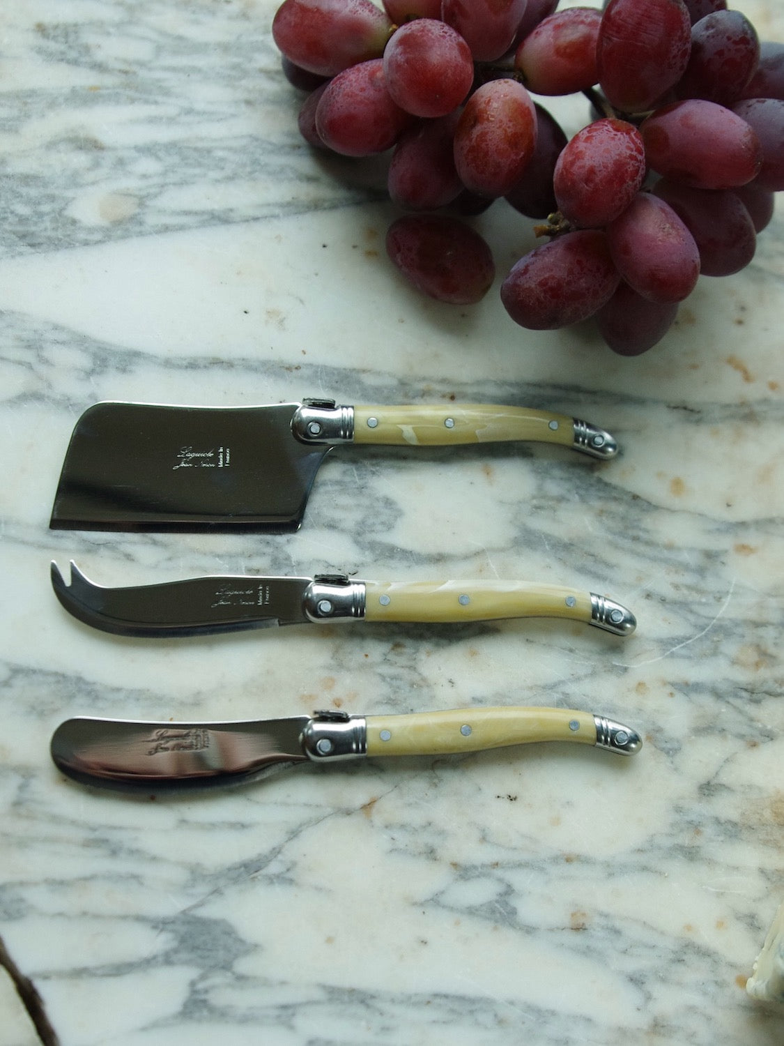 Laguiole 3 Piece Mini Cheese Utensil Set, Pale Horn in Wood Box with Acrylic Lid