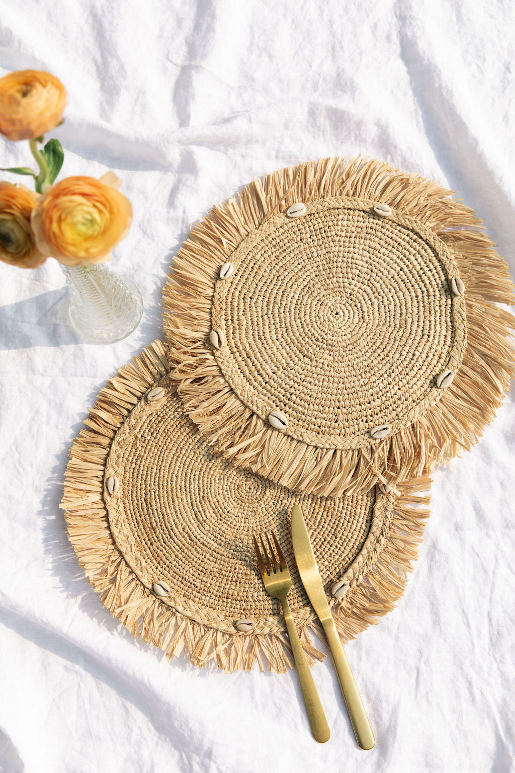 Round Raffia Placemat with Fringe Edge