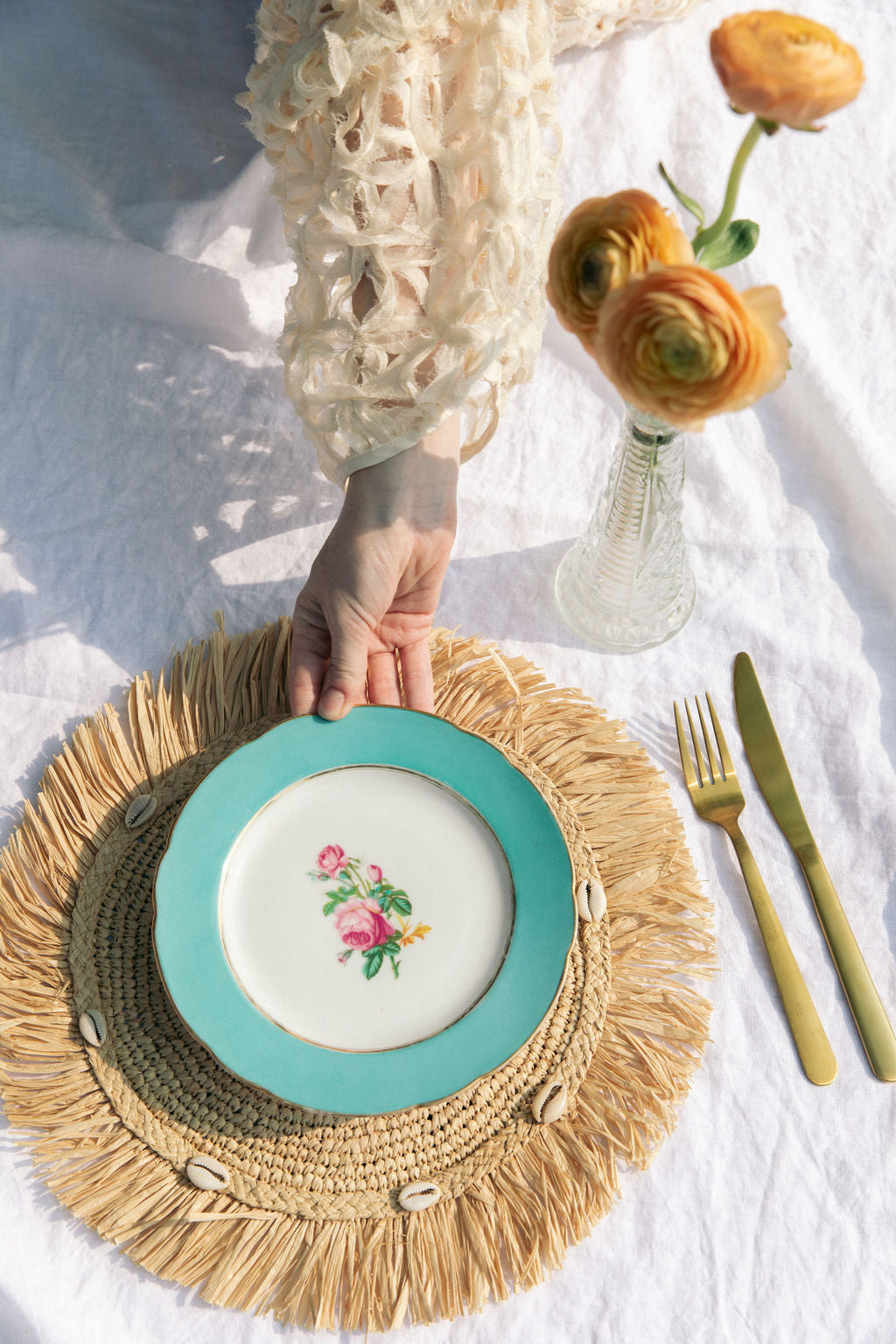 Round Raffia Placemat with Fringe Edge
